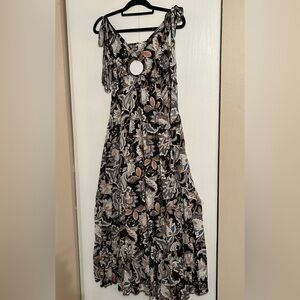 Kyemi maxi floral tie strap dress size Large. NWT